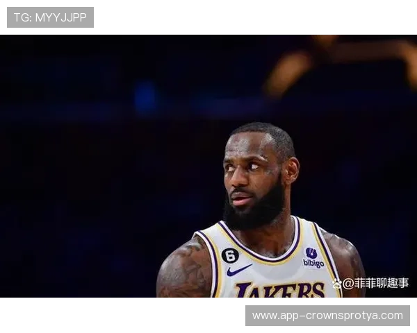 勒布朗沙发上扎堆看剧，这日常谁信得过？