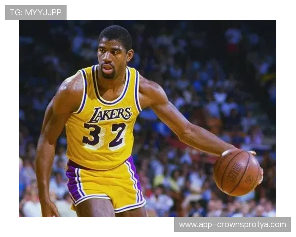 卡里姆·阿布杜尔-贾巴尔背身单打拉开内线威胁提升得分稳定性