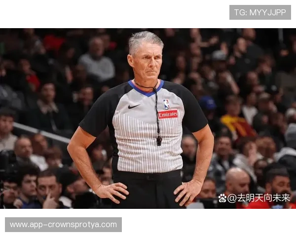 有利进攻原则：裁判为何有时不吹犯规反而让比赛继续？