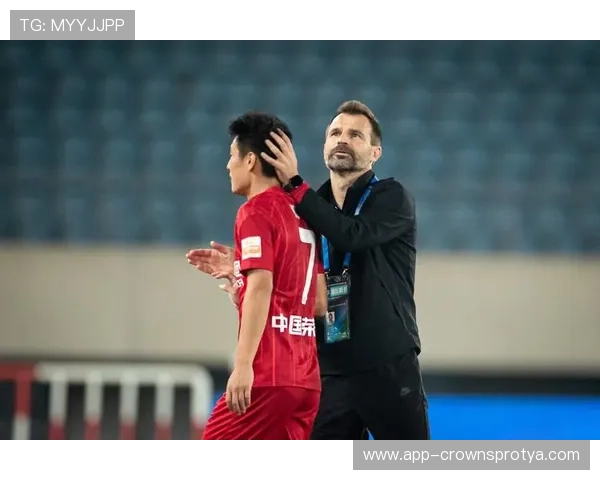 武磊家冰箱里塞满能量饮料，邻居以为他开健身房