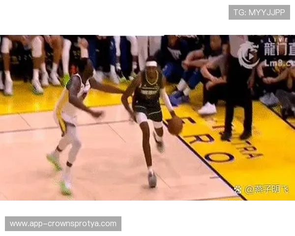 拉拽球衣犯规判罚尺度为何经常引发争议？