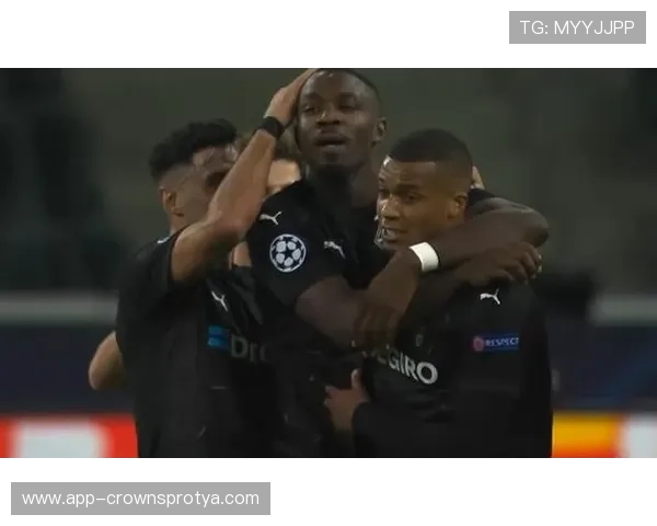 拉莫斯回撤出球主导防线组织，关键战对抗强度提升